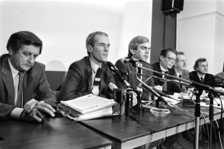 Persconferentie van de politie v.l.n.r. Commissaris Jacobs, hoofdinspecteur Sie, Bestanddeelnr 932-7930