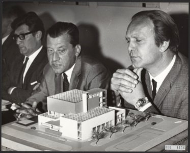 Persconferenties, musea, maquettes, Goghmuseum van, Meyer ER, Museumplein, Tri, Bestanddeelnr 091-1156
