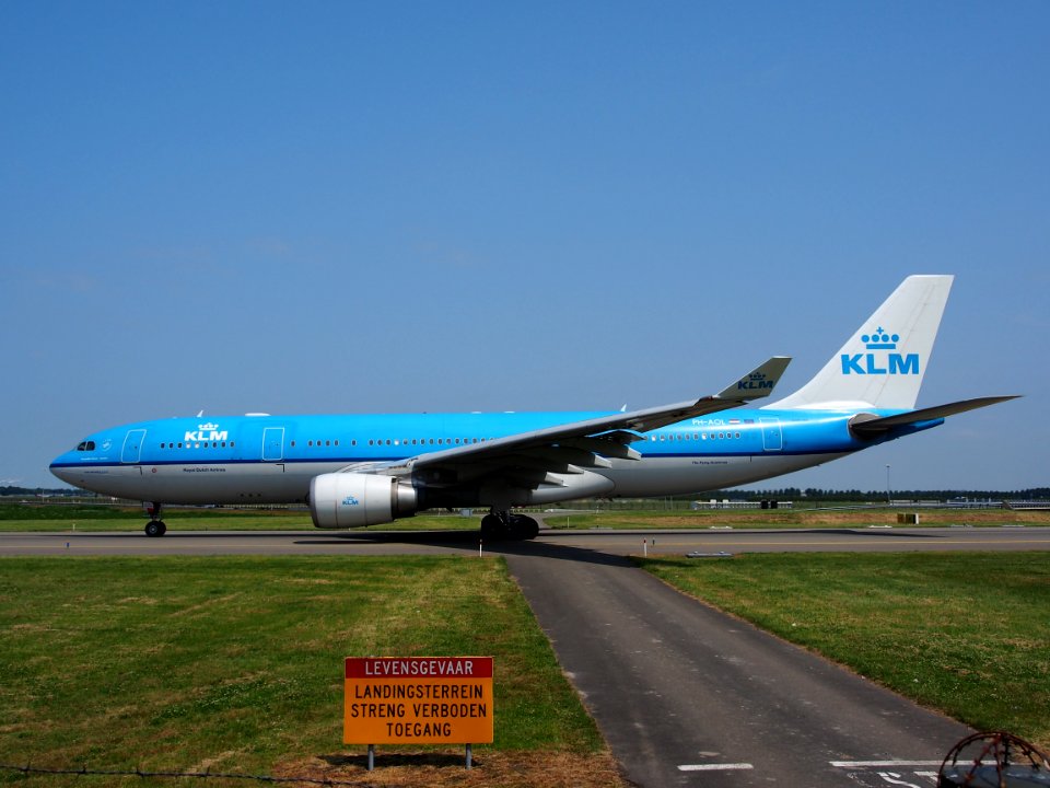 PH-AOL KLM Royal Dutch Airlines Airbus A330-203 - pic5