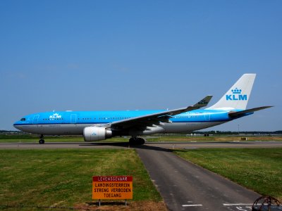 PH-AOL KLM Royal Dutch Airlines Airbus A330-203 - pic5 photo