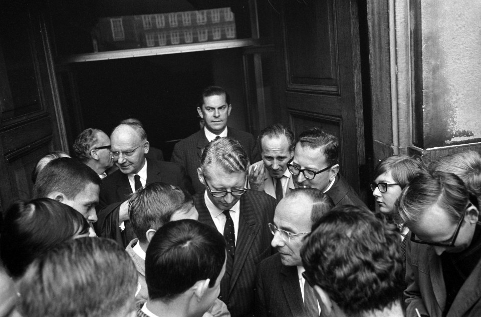 Persconferentie van minister-president Jo Cals (KVP) op het Binnenhof na de zitt, Bestanddeelnr 919-6832