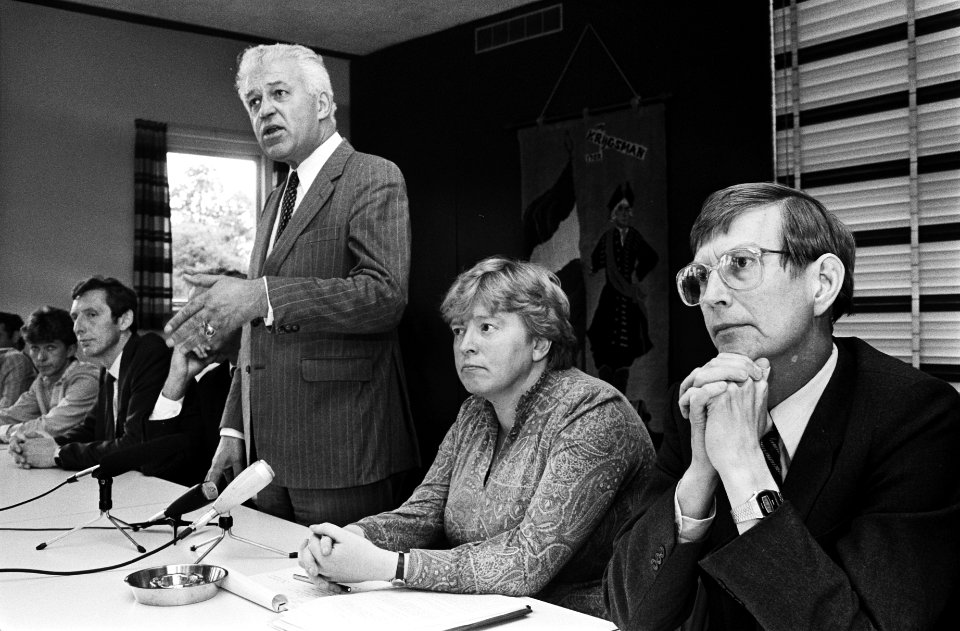 Persconferentie V.r.n.l. Burgemeester Ferman van Muiden, staatssecretaris Kappe, Bestanddeelnr 932-6914