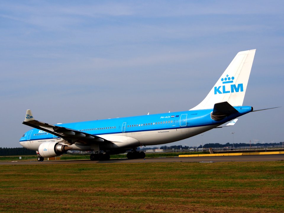 PH-AOI KLM Royal Dutch Airlines Airbus A330-203 - cn 819 taxiing, 25august2013 pic-008