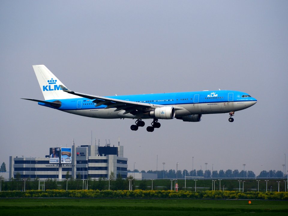 PH-AOI landing at Schiphol (AMS - EHAM), The Netherlands, pic1