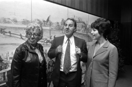 Persconferentie van AVRO in congrescentrum Utrecht vln Annie M G Schmidt , , Bestanddeelnr 927-4317