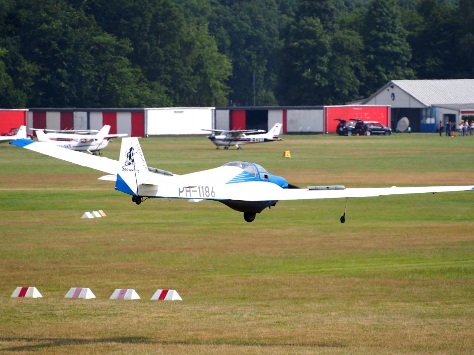 PH-1186, Scheibe SF-25C Falke CN 44181 at Hilversum Airport (ICAO EHHV), photo-22