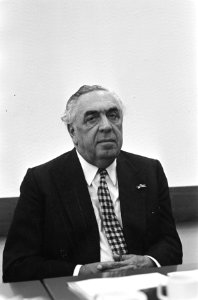 Persconferentie van AVRO in congrescentrum Utrecht M J Keijzer (voorzitter AV, Bestanddeelnr 927-4324