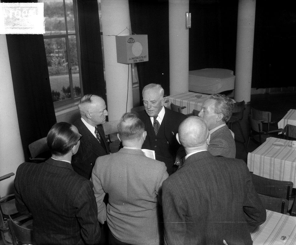 Persconferentie van de KLM te Den Haag , Plesman, Bestanddeelnr 903-9014