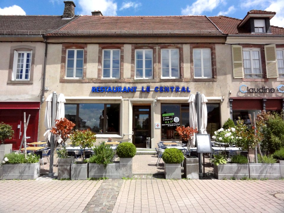 Phalsbourg (Moselle) Place d'Armes 22 MH