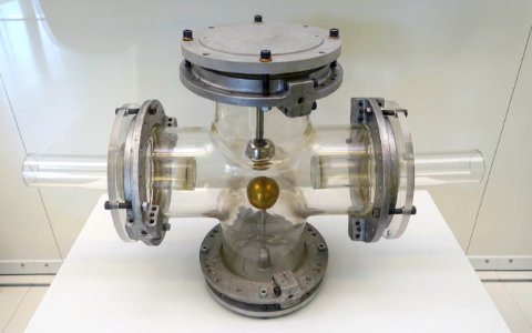 Phase trigger switch for very high voltage electrical pulses, made by Arthur Guenther and colleagues, United States Air Force, 1964 - National Museum of American History - DSC00045