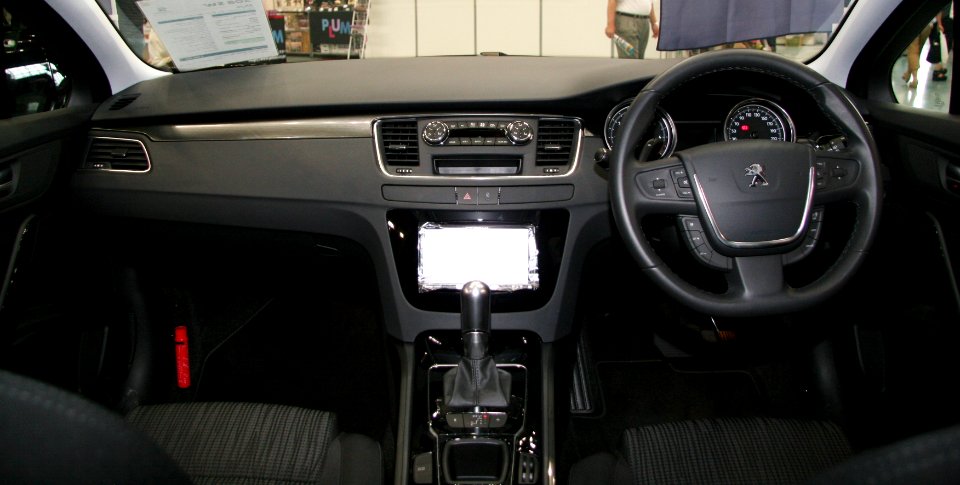 Peugeot 508 SW interior