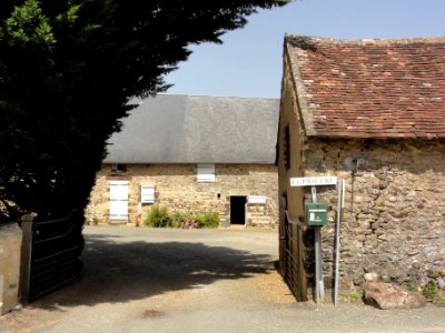 Pezé-le-Robert (Sarthe) ferme Le prieuré