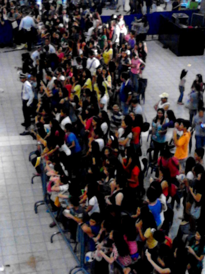 People gather at the atrium of SM City Clark for a mall event (3)