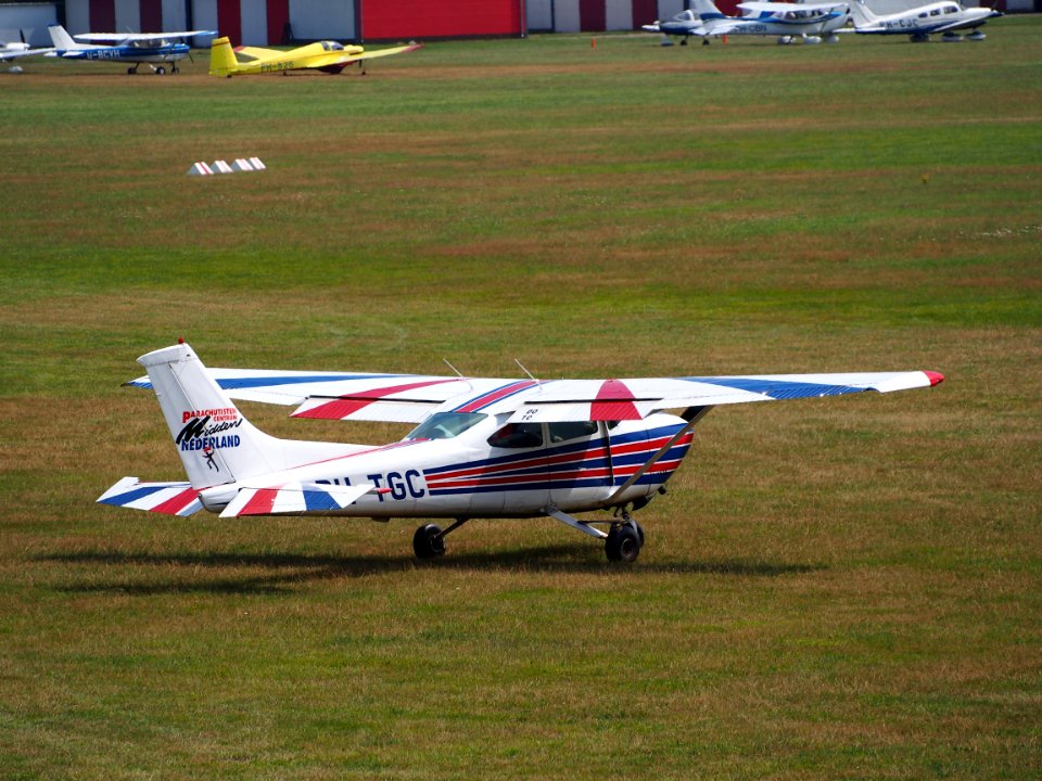 PH-TGC (ex PH-AXS), Cessna 182R Skylane II, at Hilversum Airport (ICAO EHHV), photo8