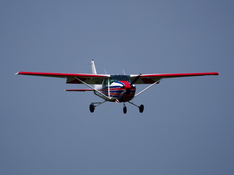PH-TGC (ex PH-AXS), Cessna 182R Skylane II, landing at Hilversum Airport (ICAO EHHV), photo1