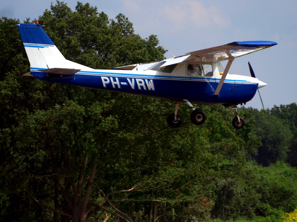 PH-VRW Reims Cessna FA150K Aerobat at Hilversum Airport (ICAO EHHV), photo8