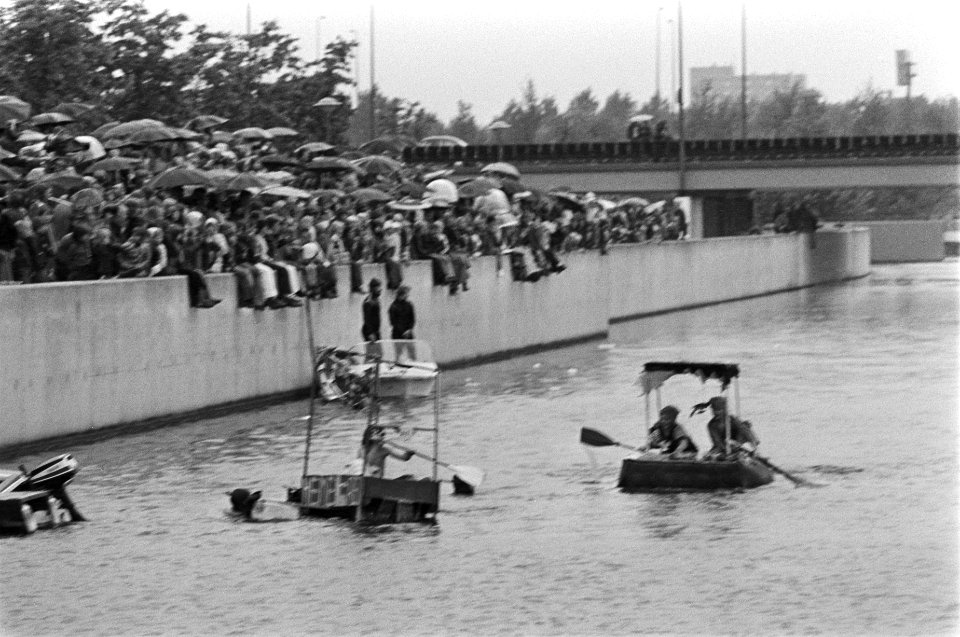Pieremachochel (of pieremegoggel) in Amsterdam-Noord, diverse pieremachochels (, Bestanddeelnr 928-7769
