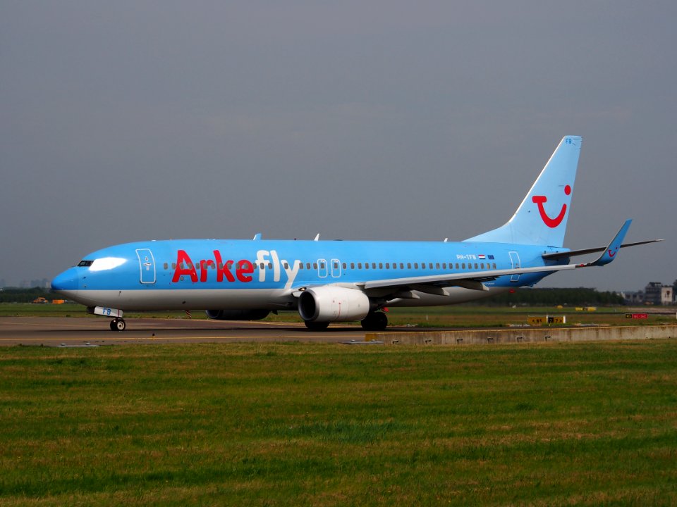 PH-TFB ArkeFly Boeing 737-8K5(WL) - cn 35149 taxiing 13juli2013 pic-001