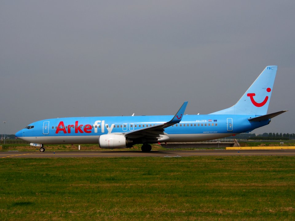 PH-TFB ArkeFly Boeing 737-8K5(WL) - cn 35149 taxiing 13juli2013 pic-002