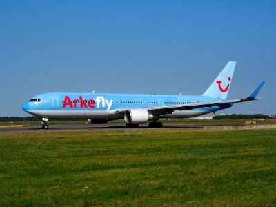 PH-OYJ ArkeFly Boeing 767-304(ER)(WL) - cn 29384, taxiing 21july2013 pic-002