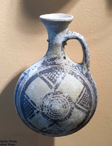 Pilgrim flask (lentoid flask), Proto-White painted ware, said to be from Ormidhia, Proto-Geometric to Late Cypriot III, 1995.10.571 - Cesnola Collection, Harvard Semitic Museum - Cambridge, MA - DSC06294