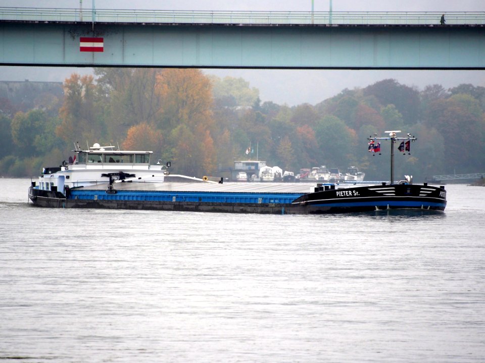 Pieter Sr,ENI 02324902 on the Rhine river at Koblenz, pic1