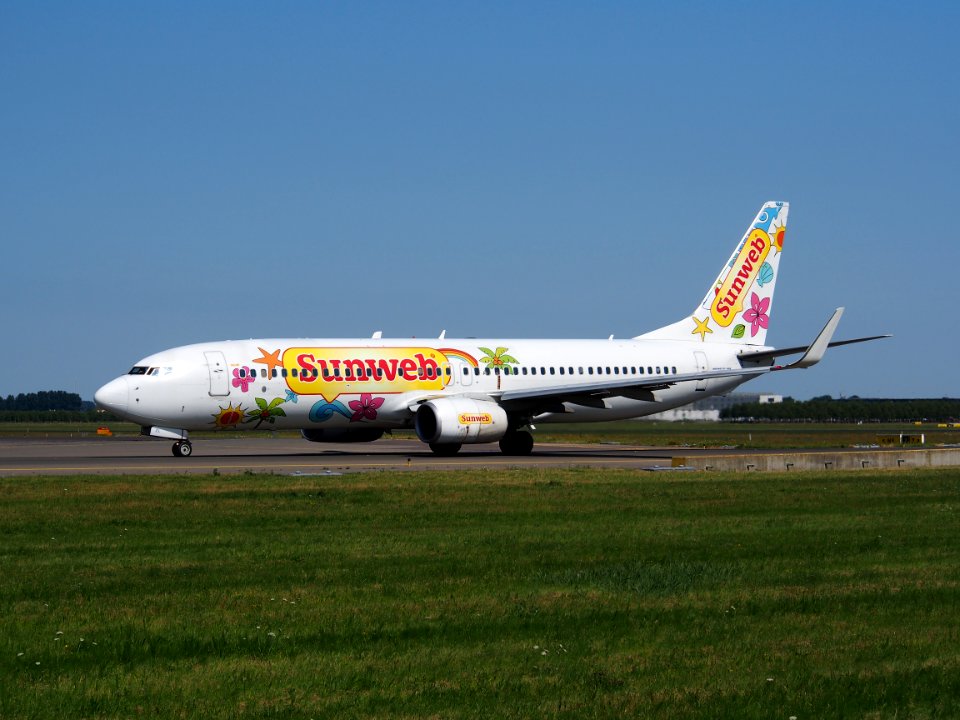 PH-HZL Transavia Boeing 737-8K2(WL) - cn 30391 21july2013 taxiing 21July2013 pic-002