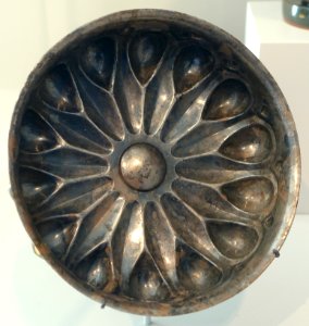 Phiale (shallow bowl) with Floral Pattern, Achaemenid Persian, 6th-4th century BC, silver - Arthur M. Sackler Museum, Harvard University - DSC01542
