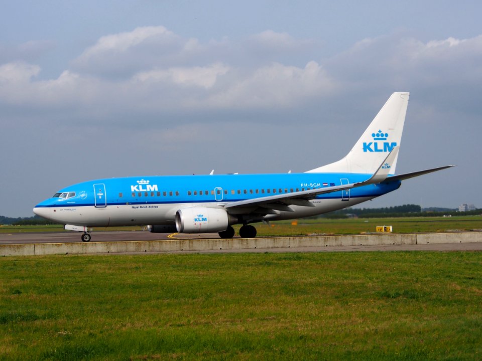PH-BGM KLM Royal Dutch Airlines Boeing 737-7K2(WL) - cn 39255 taxiing 14July2013 pic2
