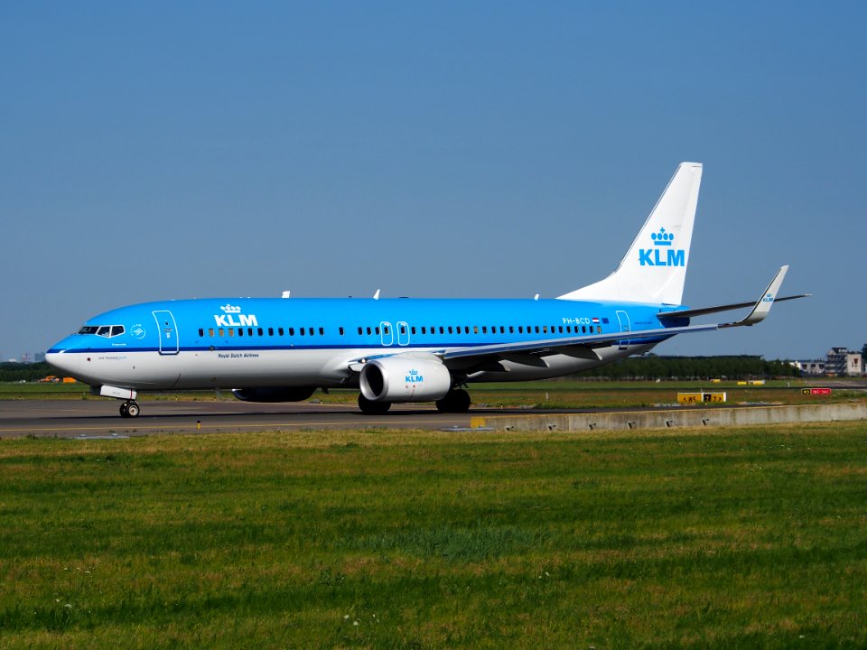 PH-BCD KLM Royal Dutch Airlines Boeing 737-8K2(WL) - cn 42149 taxiing 21july2013 pic-001
