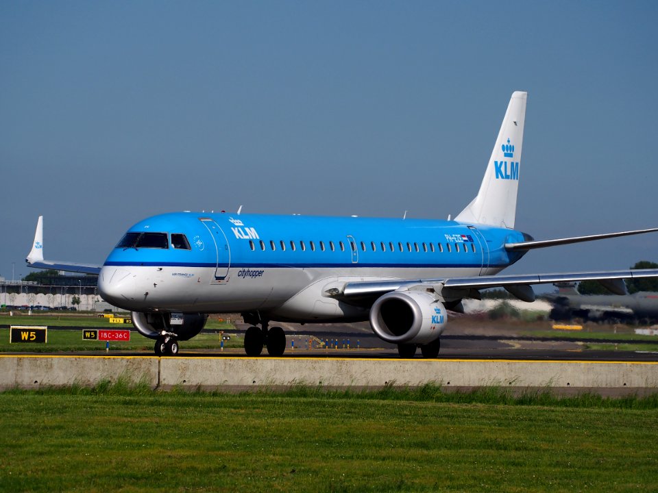 PH-EZE KLM Embraer 190 taxiing at Schiphol (AMS - EHAM), The Netherlands, 17may2014, pic-3