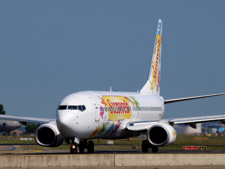 PH-HZL Transavia Boeing 737-8K2(WL) - cn 30391 21july2013 taxiing 21July2013 pic-001