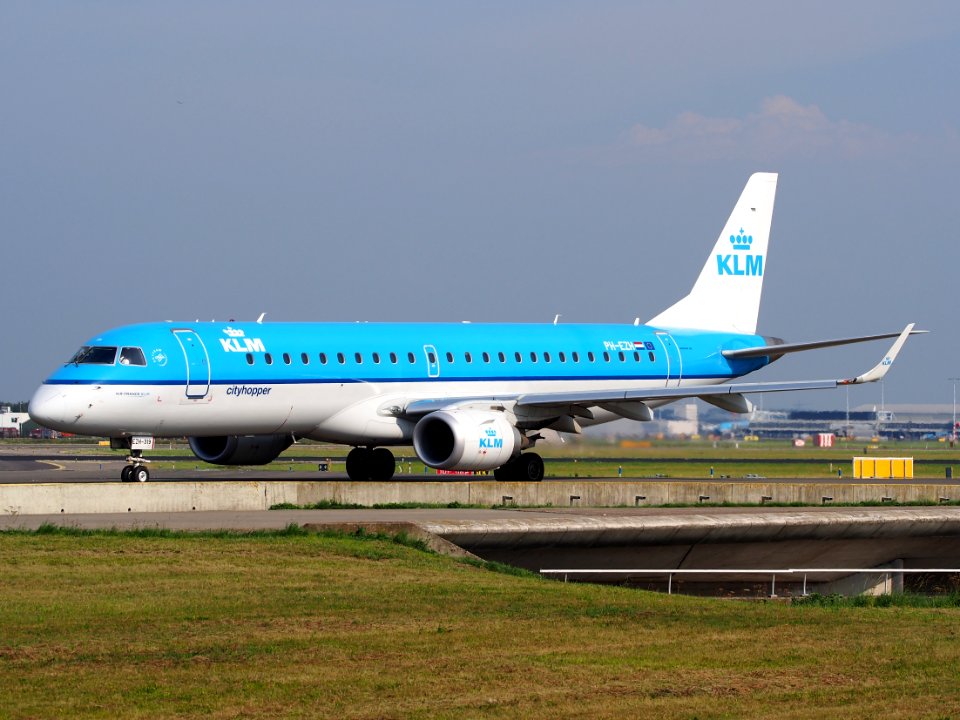 PH-EZH Embraer ERJ-190STD KLM cittyhopper taxiing, 25august2013 pic-1