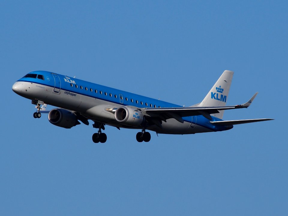 PH-EZH, landing at Schiphol on 2Feb2014 pic34