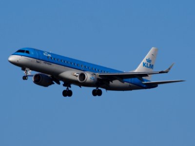PH-EZH, landing at Schiphol on 2Feb2014 pic34