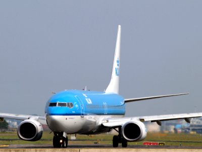 PH-BCA KLM Royal Dutch Airlines Boeing 737-8K2(WL) - cn 37820 taxiing 13July2013 pic2