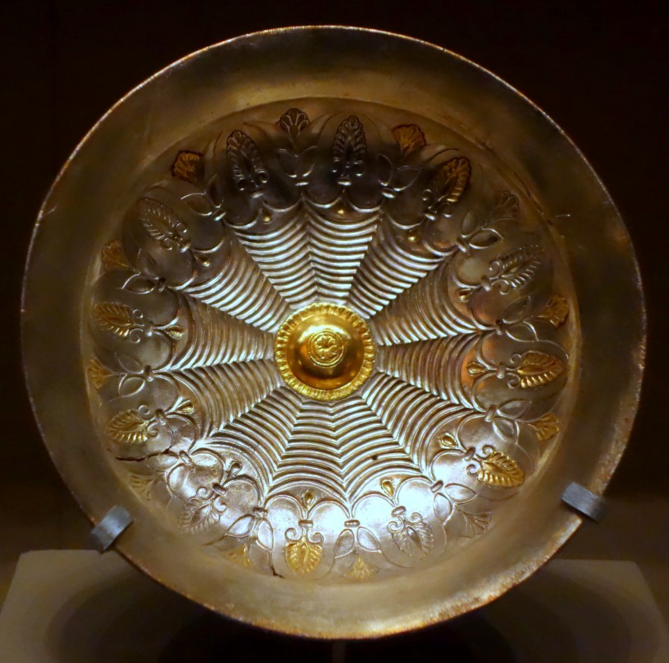 Phiale (drinking bowl), Iran, Achaemenid Period, 521-330 BC, silver with gold overlays - Museum of Fine Arts, Boston - DSC02826