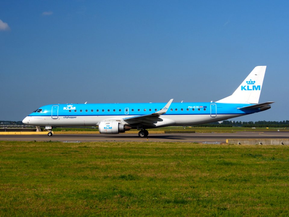 PH-EZE KLM Cityhopper Embraer ERJ-190STD (ERJ-190-100) - cn 19000288 taxiing 18july2013 pic-4