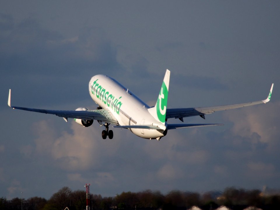 PH-HZE Transavia Boeing 737-8K2(WL) takeoff from Polderbaan, Schiphol (AMS - EHAM) at sunset, pic3