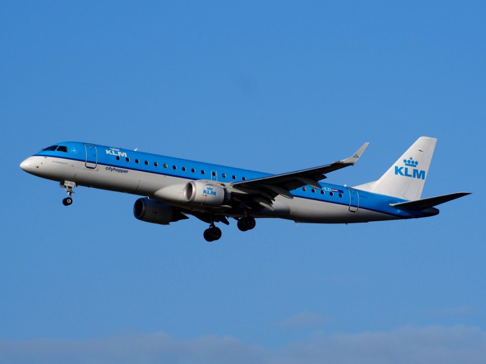 PH-EZI, landing at Schiphol on 2Feb2014 pic11