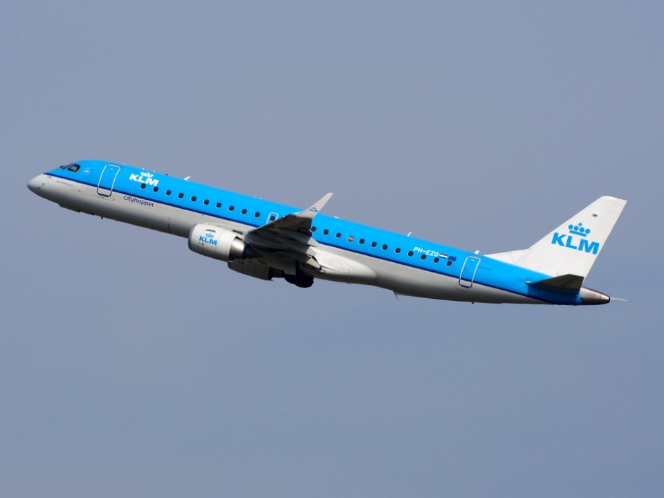 PH-EZO KLM Cityhopper Embraer ERJ-190STD (ERJ-190-100) take-off, 25august2013 pic-3