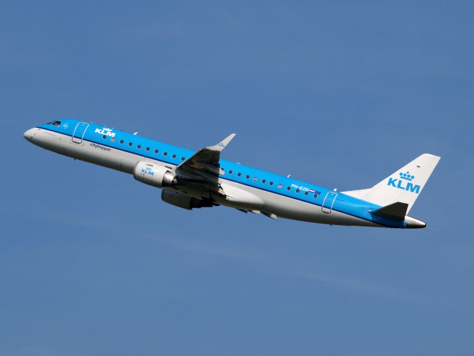PH-EZH KLM Cityhopper Embraer ERJ-190STD (ERJ-190-100) pic2