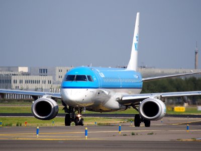 PH-EZM KLM Cityhopper Embraer ERJ-190STD (ERJ-190-100) taxiing, 25august2013 pic-1