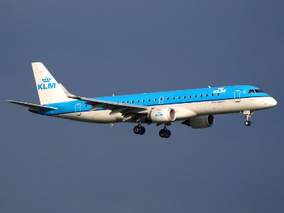 PH-EZM landing at Schiphol (AMS - EHAM), The Netherlands
