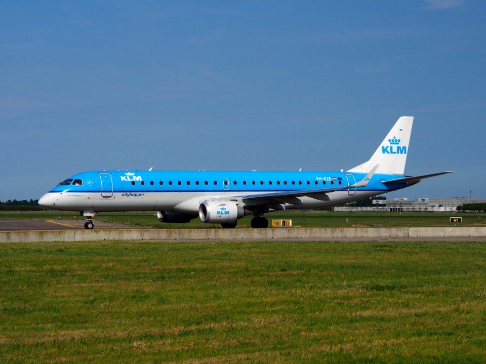 PH-EZE KLM Cityhopper Embraer ERJ-190STD (ERJ-190-100) - cn 19000288 pic1