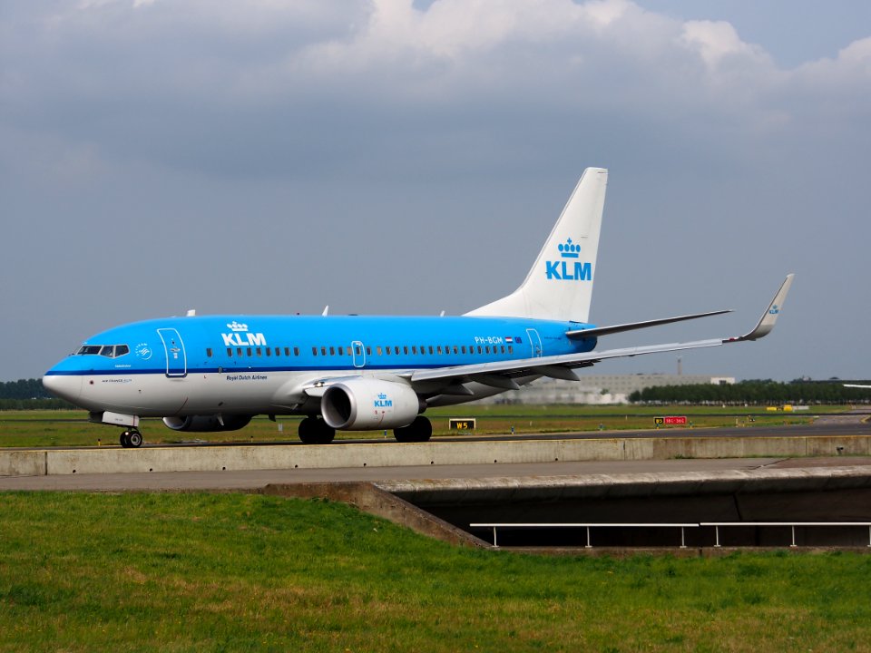 PH-BGM KLM Royal Dutch Airlines Boeing 737-7K2(WL) - cn 39255 taxiing 14July2013 pic1