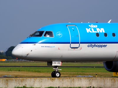 PH-EZH Embraer ERJ-190STD KLM cittyhopper taxiing, 25august2013 pic-2