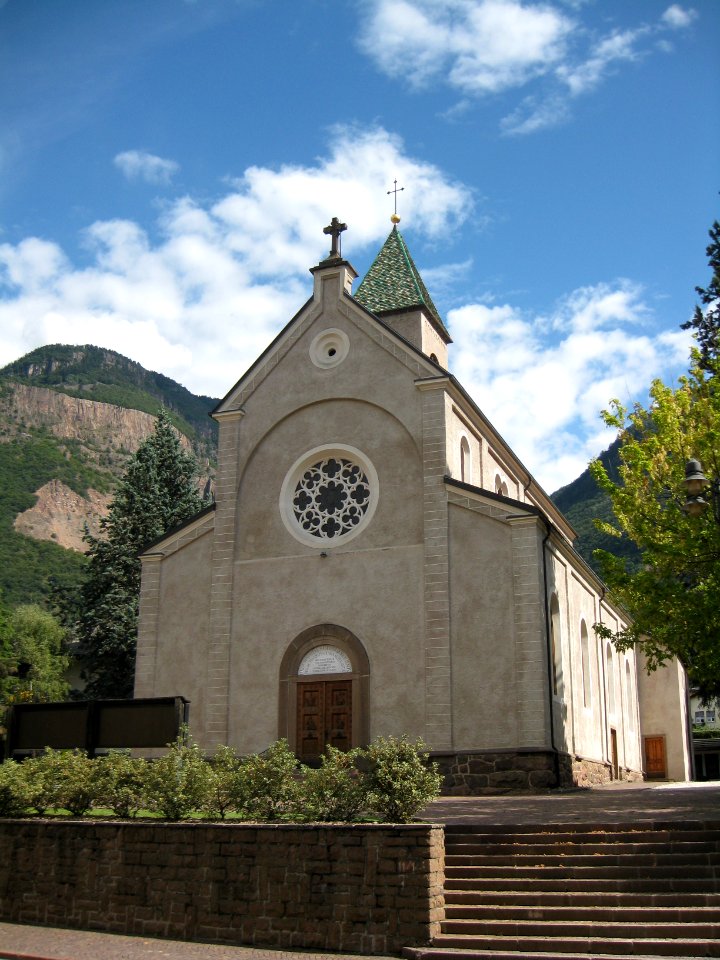 Pfarrkirche zum Heiligsten Herzen Jesu in Branzoll 3