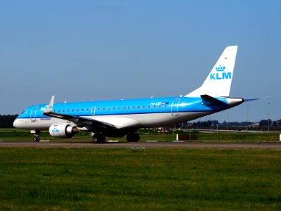 PH-EZE KLM Cityhopper Embraer ERJ-190STD (ERJ-190-100) - cn 19000288 taxiing 18july2013 pic-5