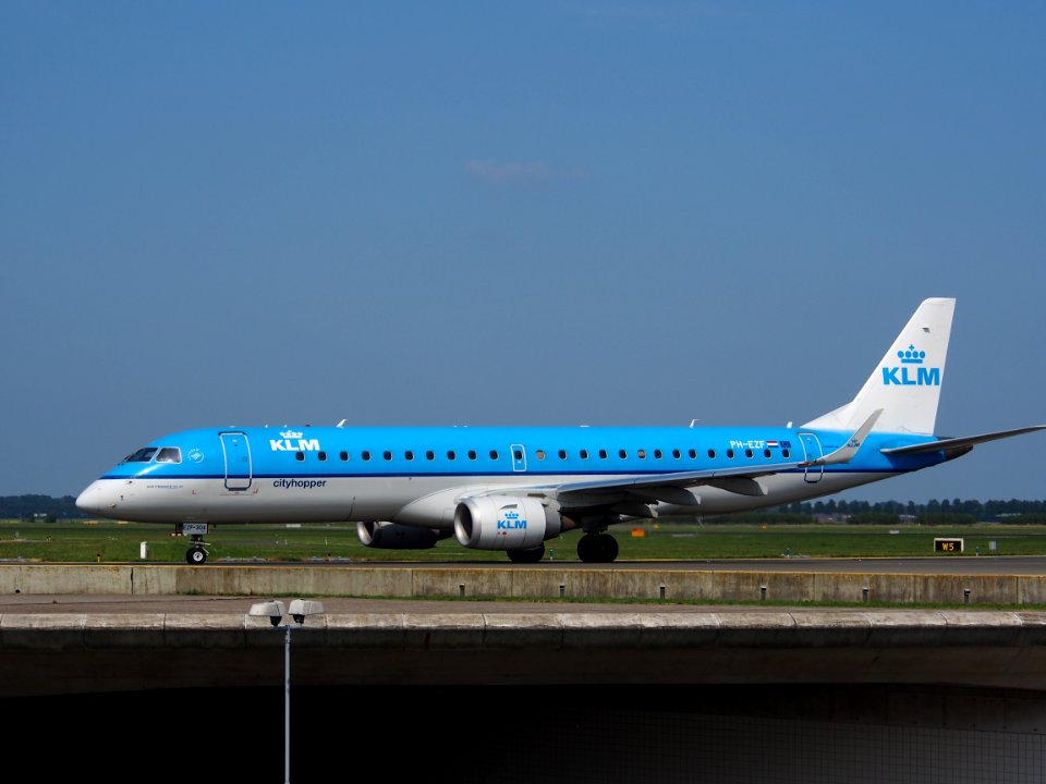 PH-EZF KLM Cityhopper Embraer ERJ-190STD (ERJ-190-100) - cn 19000304 pic2